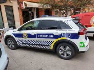 policia local de canals con vehiculos hibridos